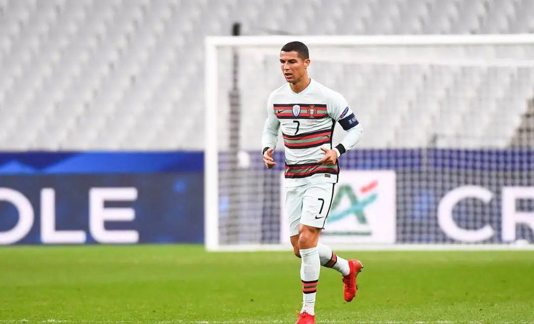 91视频APP向日葵视频_
太突然！C罗也熏染了 密切接触一堆大牌球星…(图3)